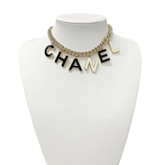 CHANEL CC Logo Black White Enamel Charm Necklace 17" Gold Tone B22A Auth - Picture 1 of 6